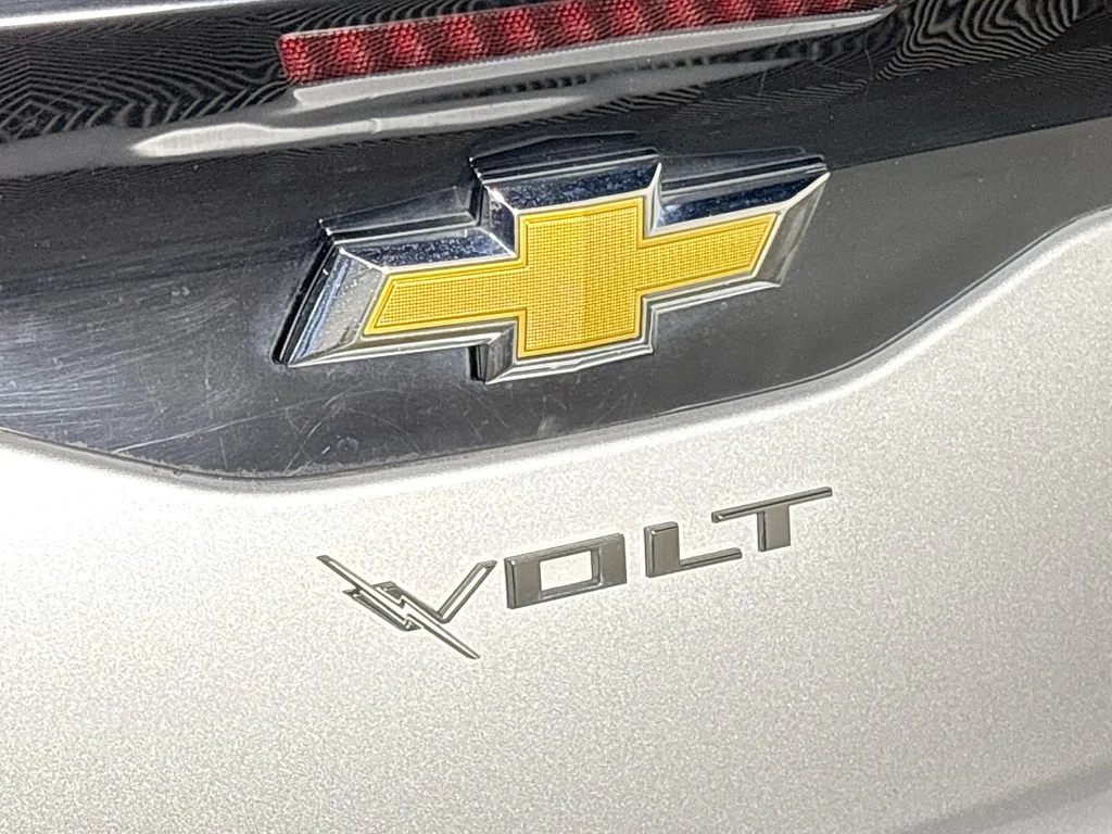 Used 2017 Silver Chevrolet Premier image 24