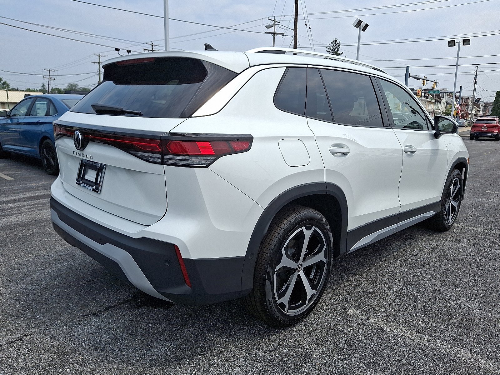 2025 Volkswagen Tiguan SE photo 2