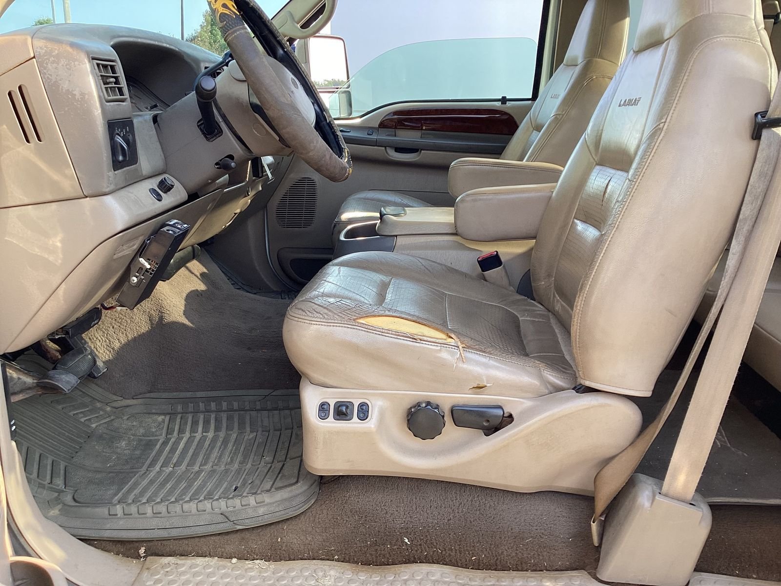 Used 2001 White Ford Lariat image 5