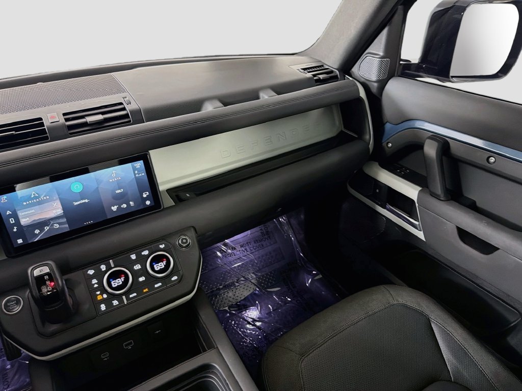 Used 2021 Blue Land Rover SE image 24
