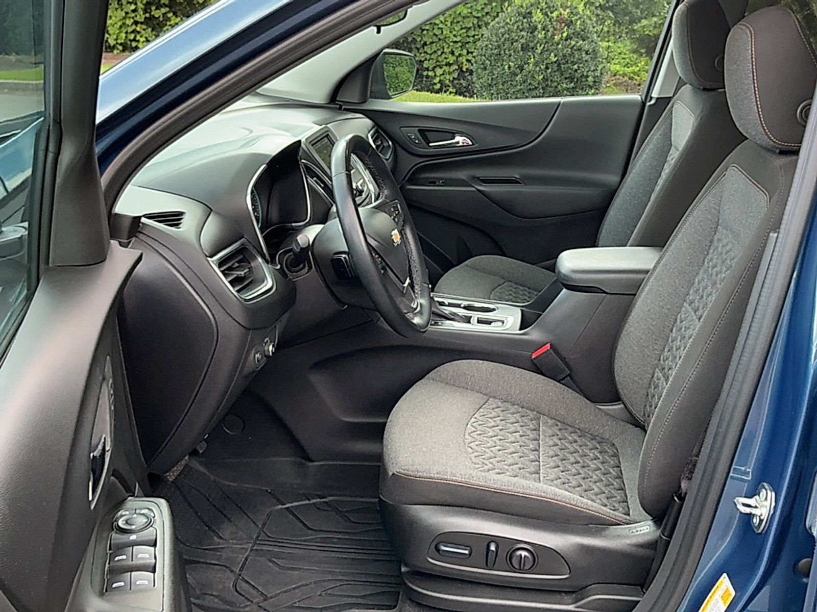 Used 2024 Lakeshore Blue Metallic Chevrolet FWD LT image 12