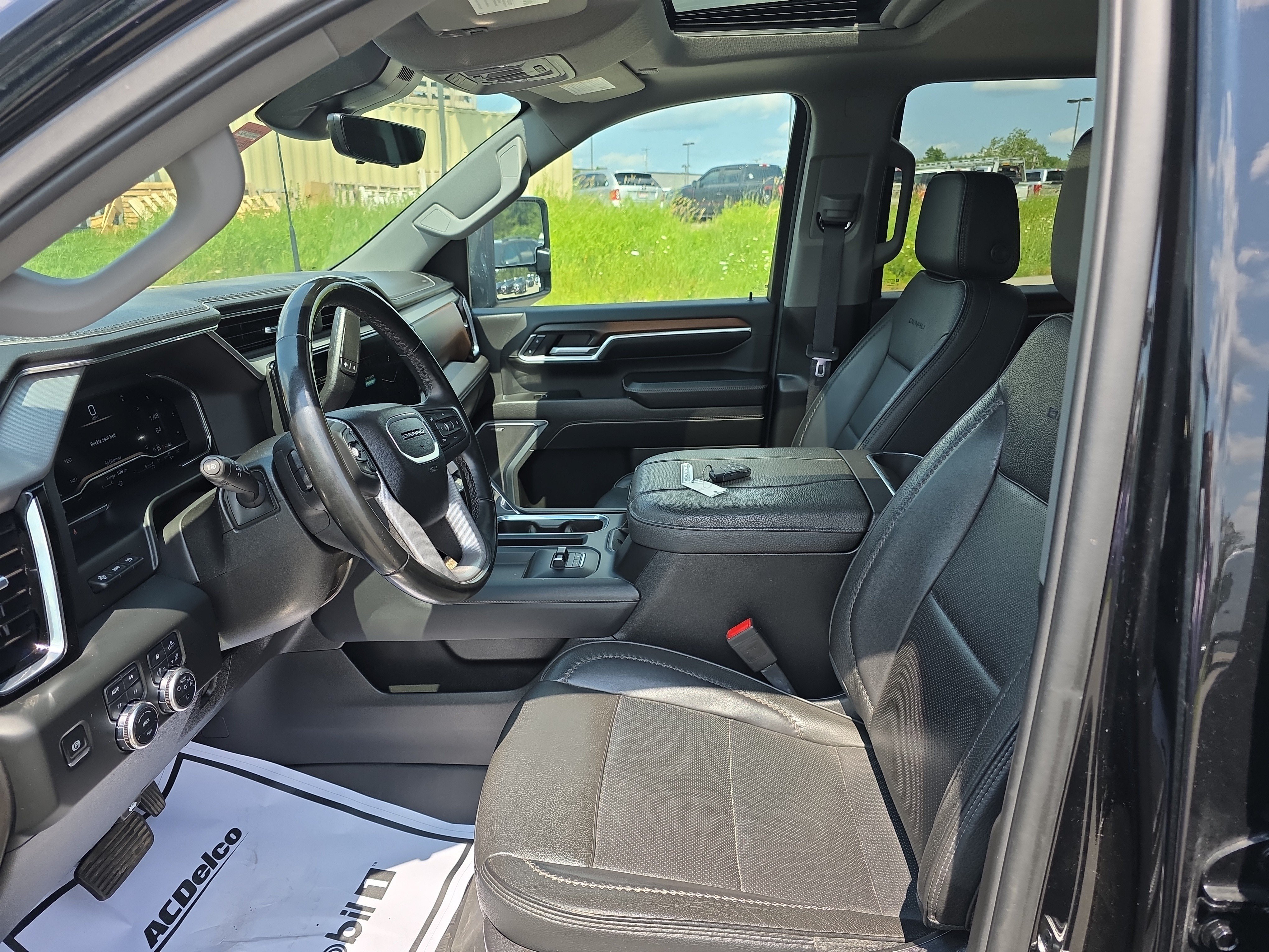 Used 2025 Onyx Black GMC Denali image 10