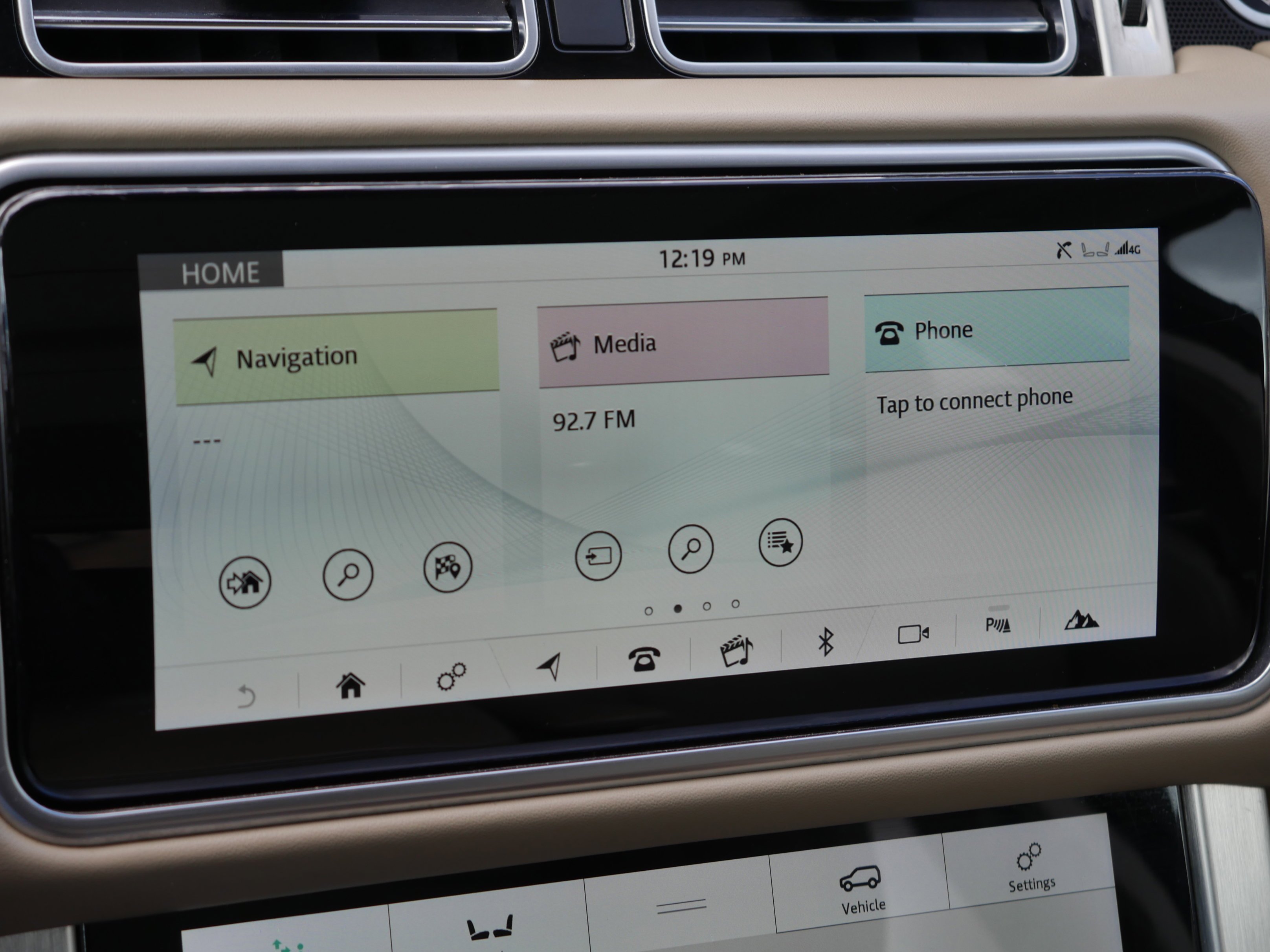 Used 2019 Fuji White Land Rover  image 11