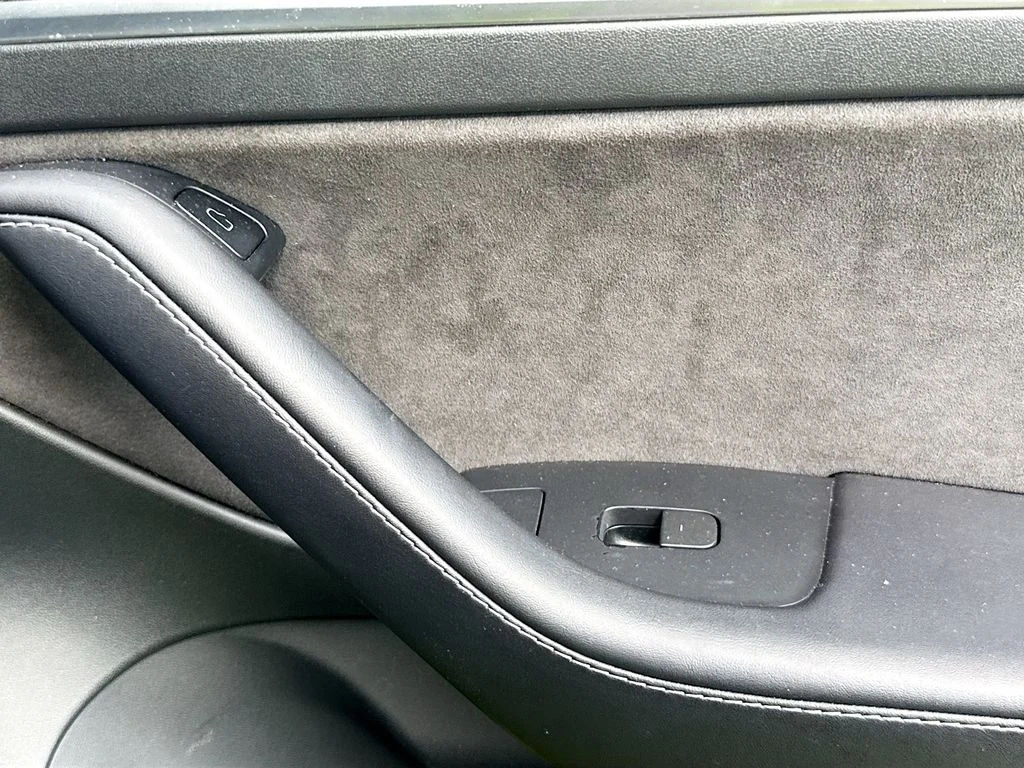 Used 2023  Tesla Base image 12