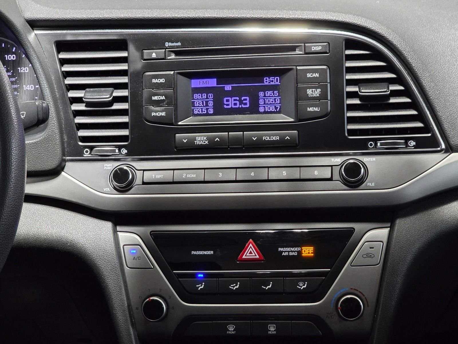 Used 2018 Quartz White Pearl Hyundai SE image 25