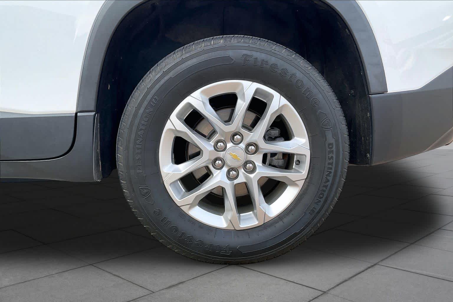 Used 2020 Summit White Chevrolet LT Cloth image 10