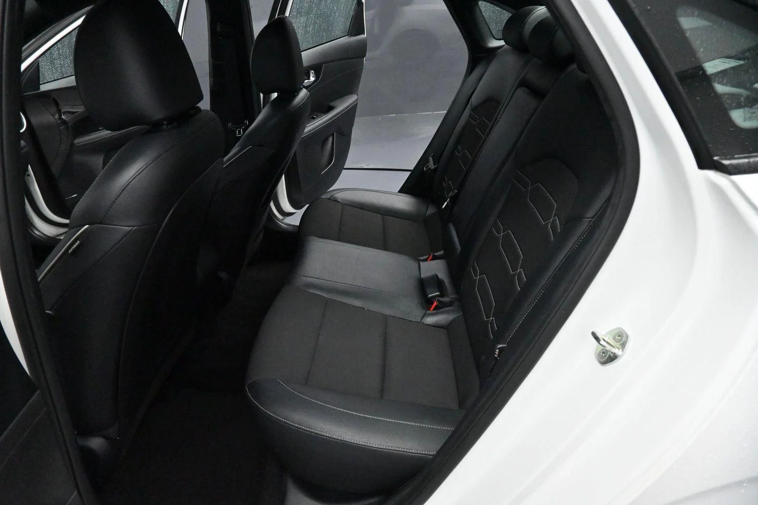 Used 2022 Snow White Pearl Kia GT-Line image 28