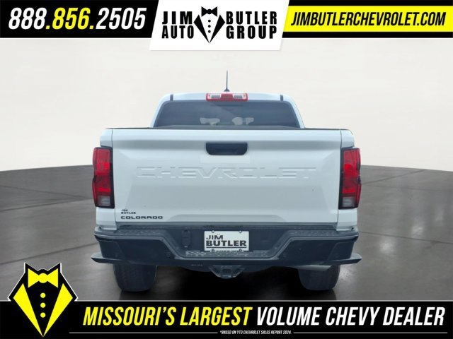 New 2026 Summit White Chevrolet WT image 20