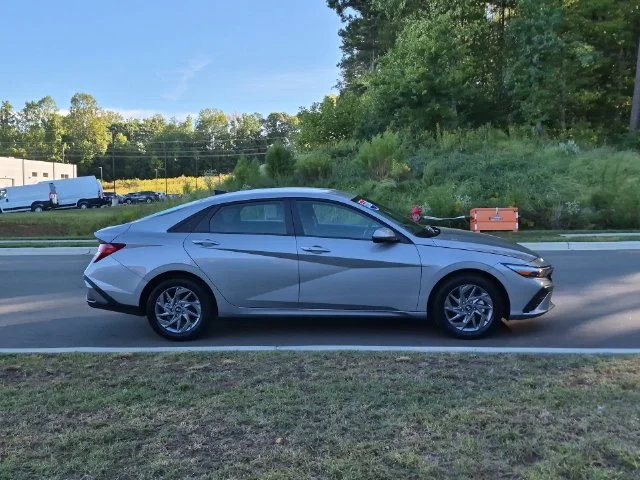 Used 2026 Silver Hyundai Blue image 14