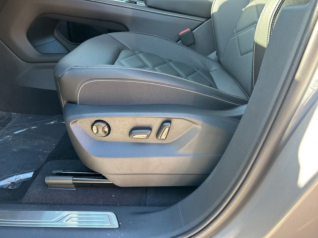 2026 Volkswagen Atlas SE w/Tech - Photo 10