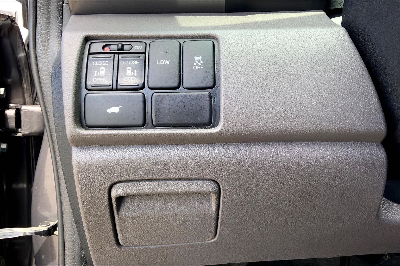 Used 2016  Honda EX-L image 32