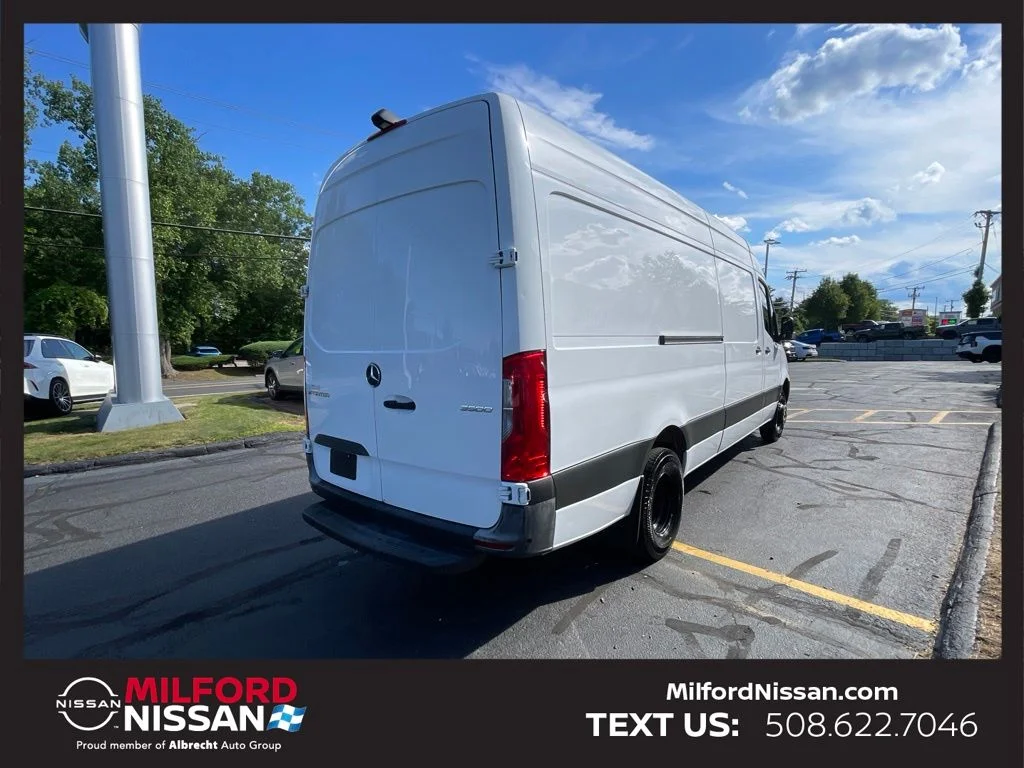 Used 2022 White Mercedes-Benz Cargo 170 WB image 5