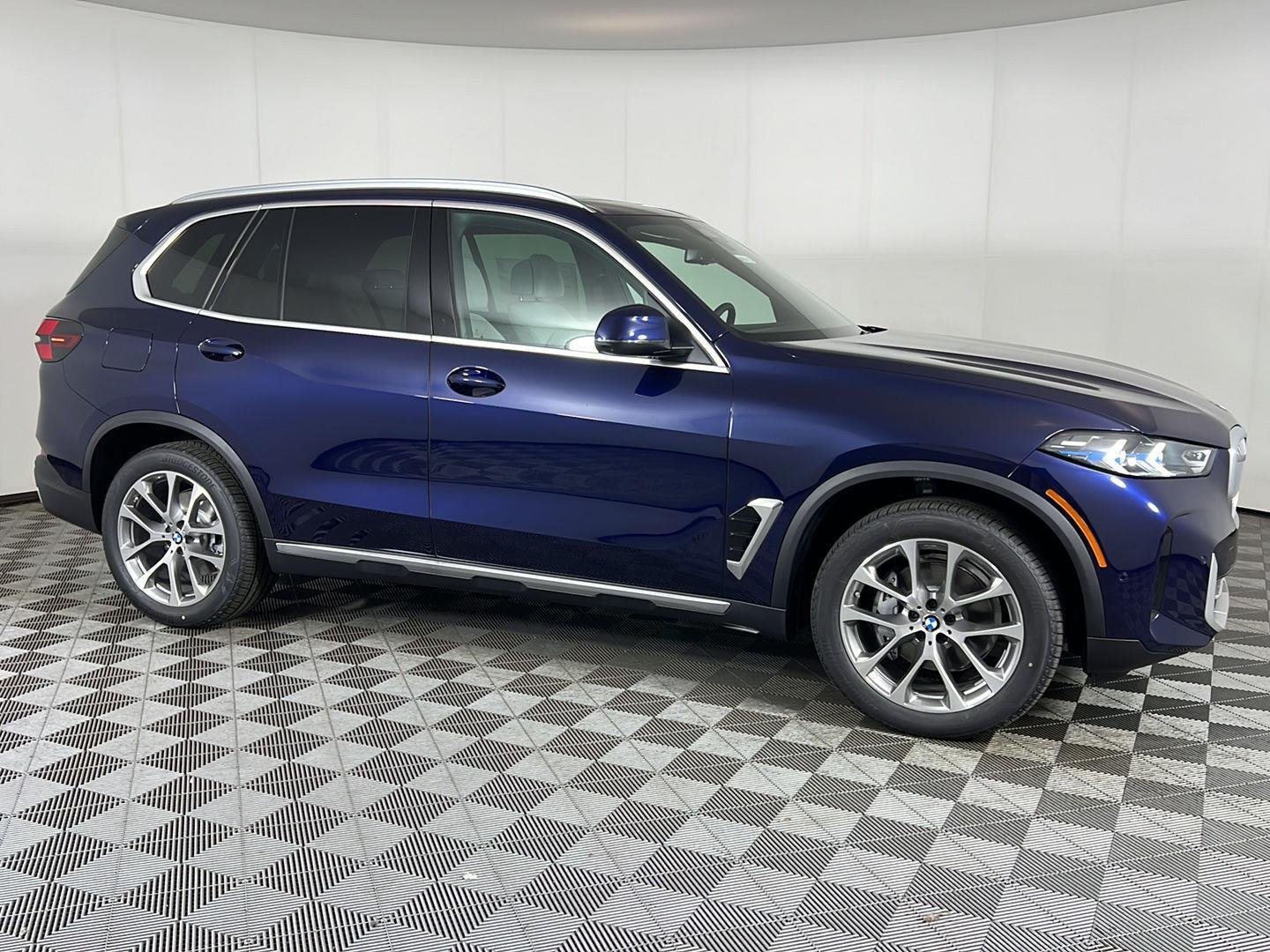 New 2026 Tanzanite Blue II Metallic BMW xDrive40i image 15