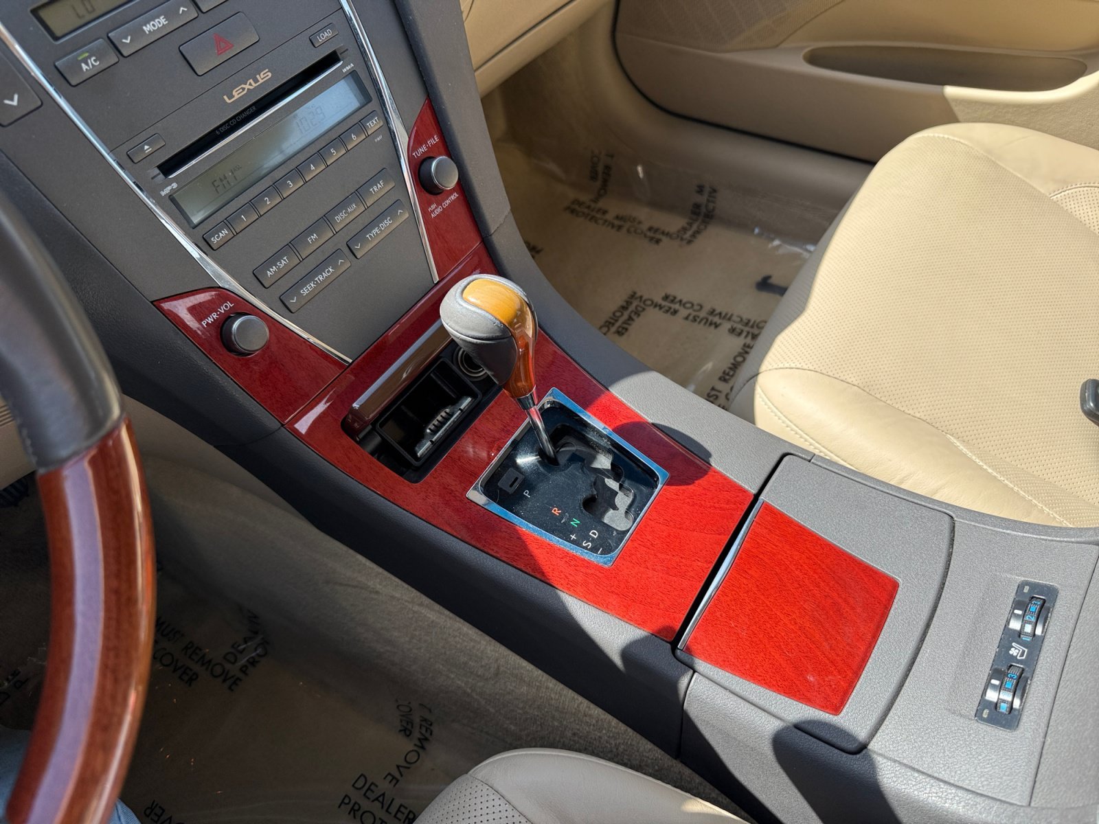 Used 2007 White Lexus 350 image 13