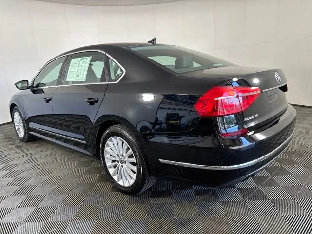 Used 2016 Black Uni Volkswagen 1.8T SE image 6