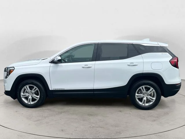 Used 2024 White GMC SLE image 2