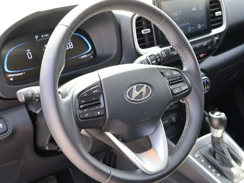 Used 2025 Blue Hyundai SEL image 23