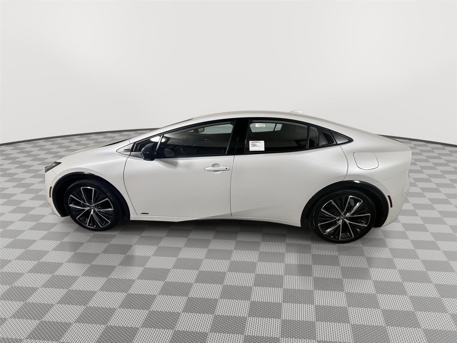 Used 2024 Wind Chill Pearl Toyota XLE image 18