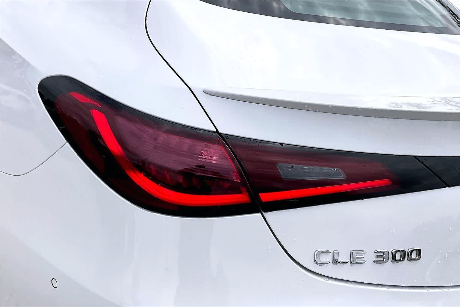 New 2026 MANUFAKTUR Moonlight White Metallic Mercedes-Benz CLE 300 image 5
