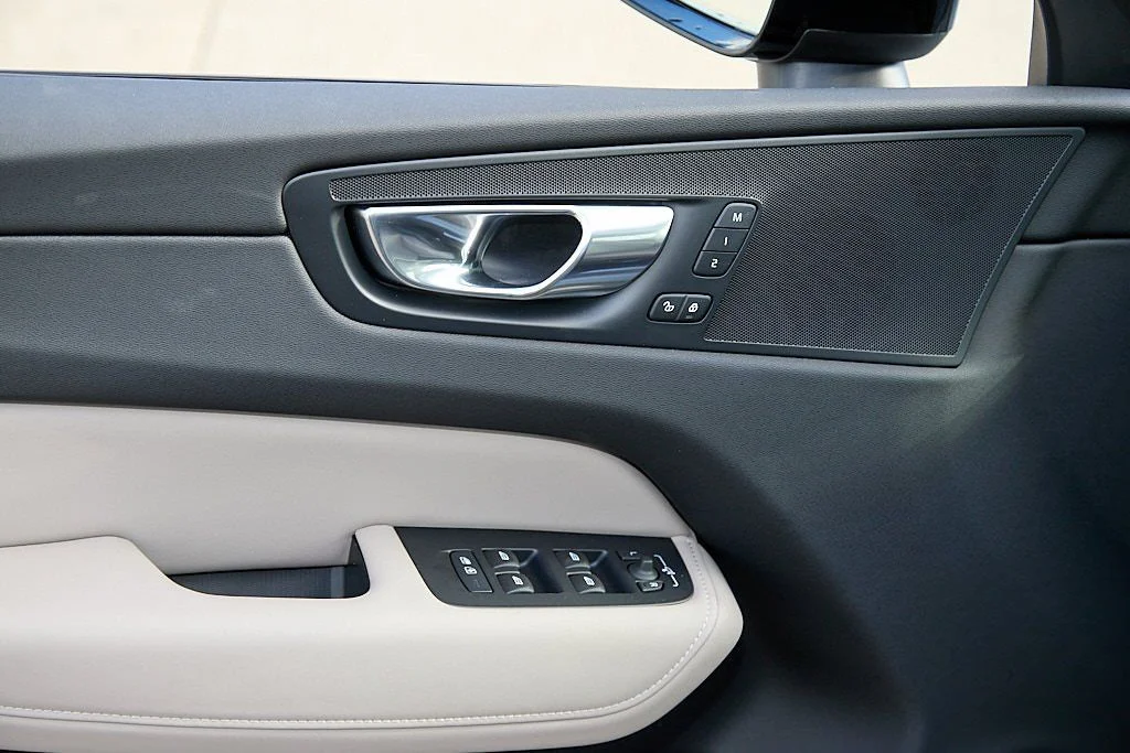 New 2026 Vapour Grey Volvo Core image 11