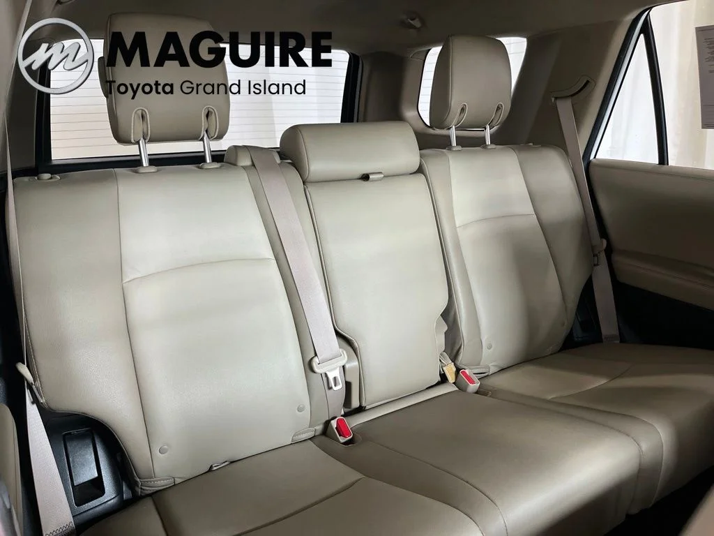 Used 2018 White Toyota SR5 Premium image 35