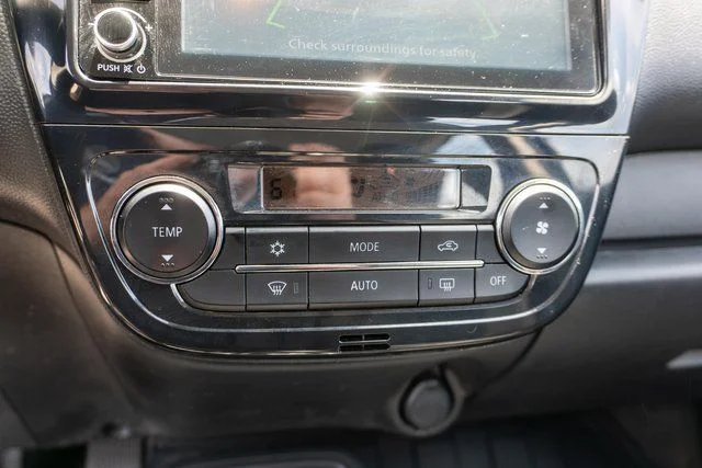 Used 2024  Mitsubishi SE image 26
