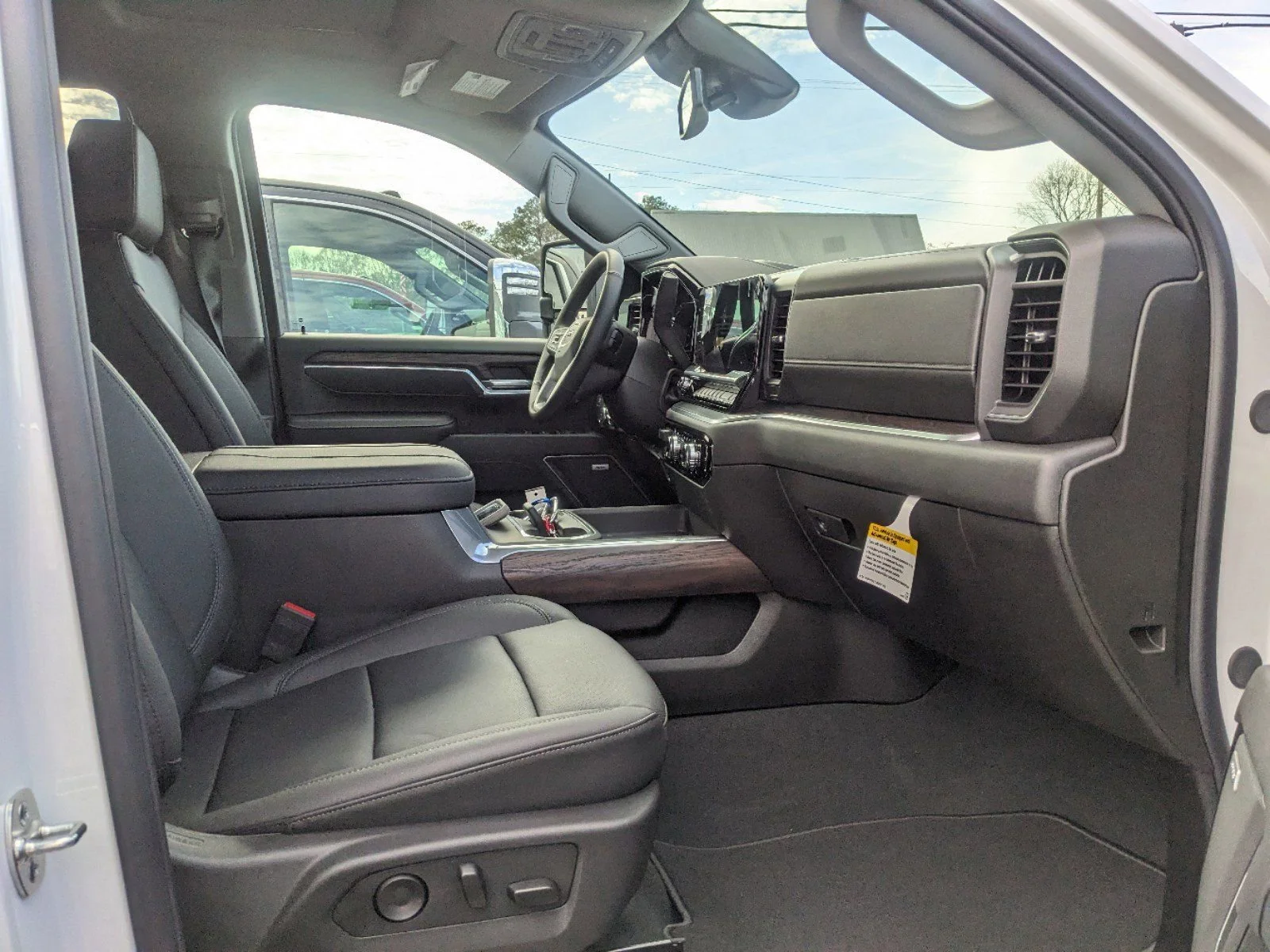 New 2025 White Frost Tricoat GMC SLT image 14
