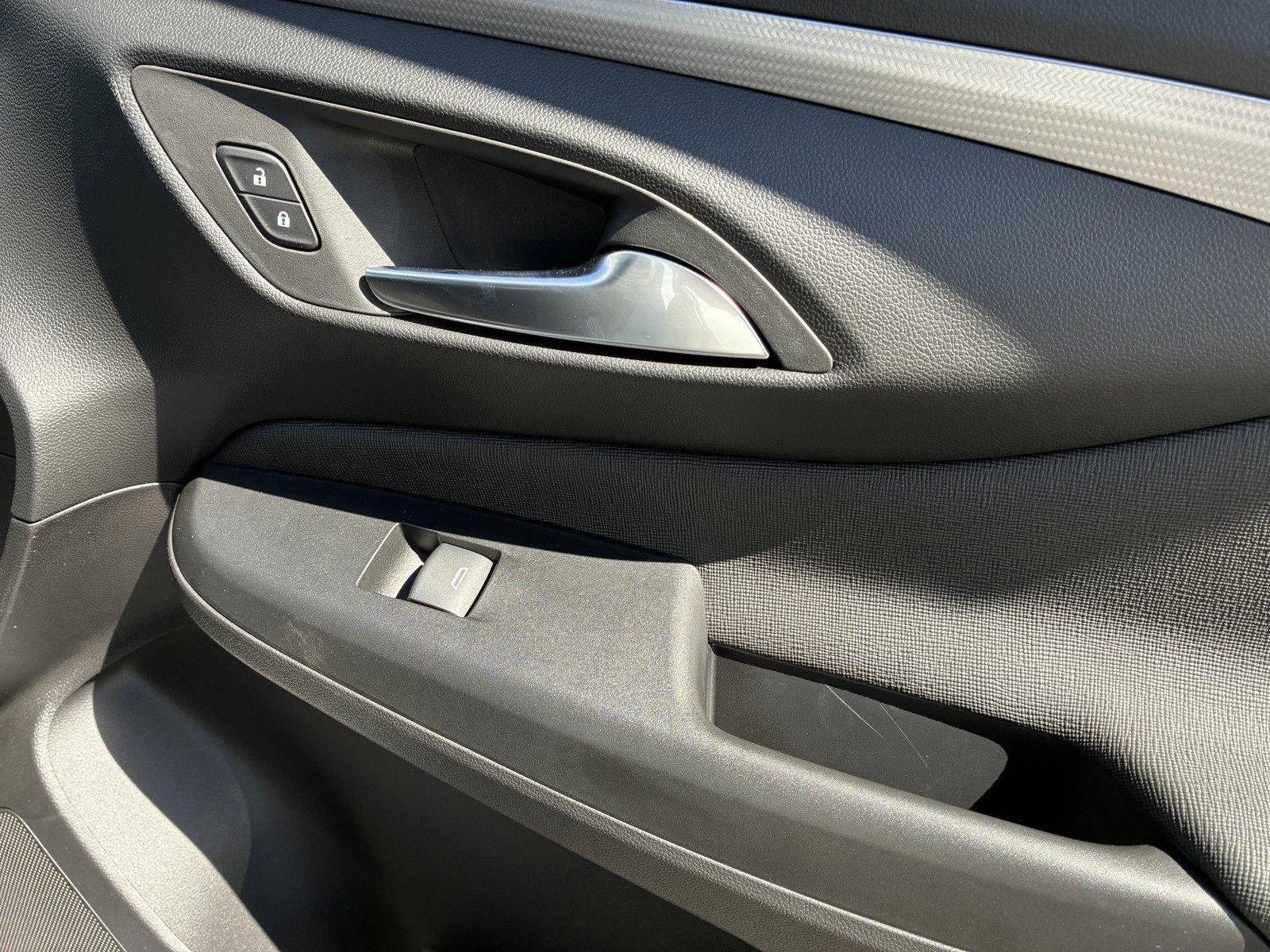 New 2026 White Frost Tricoat Buick Avenir image 10