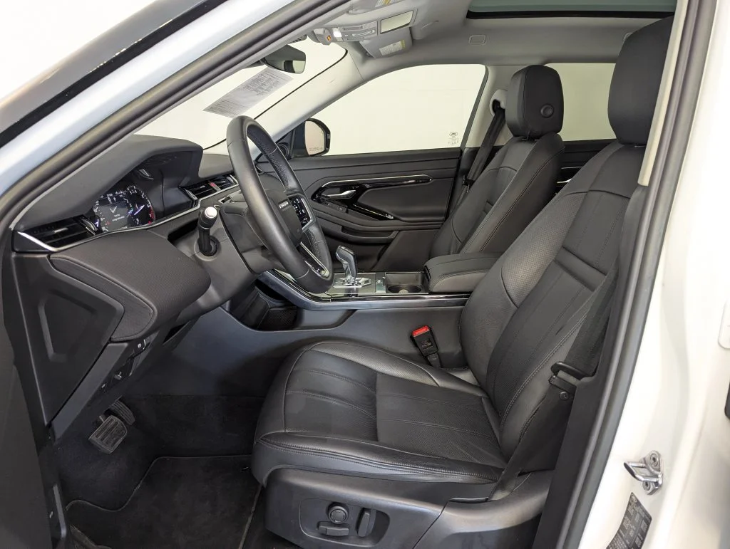 Used 2023 White Land Rover S image 3