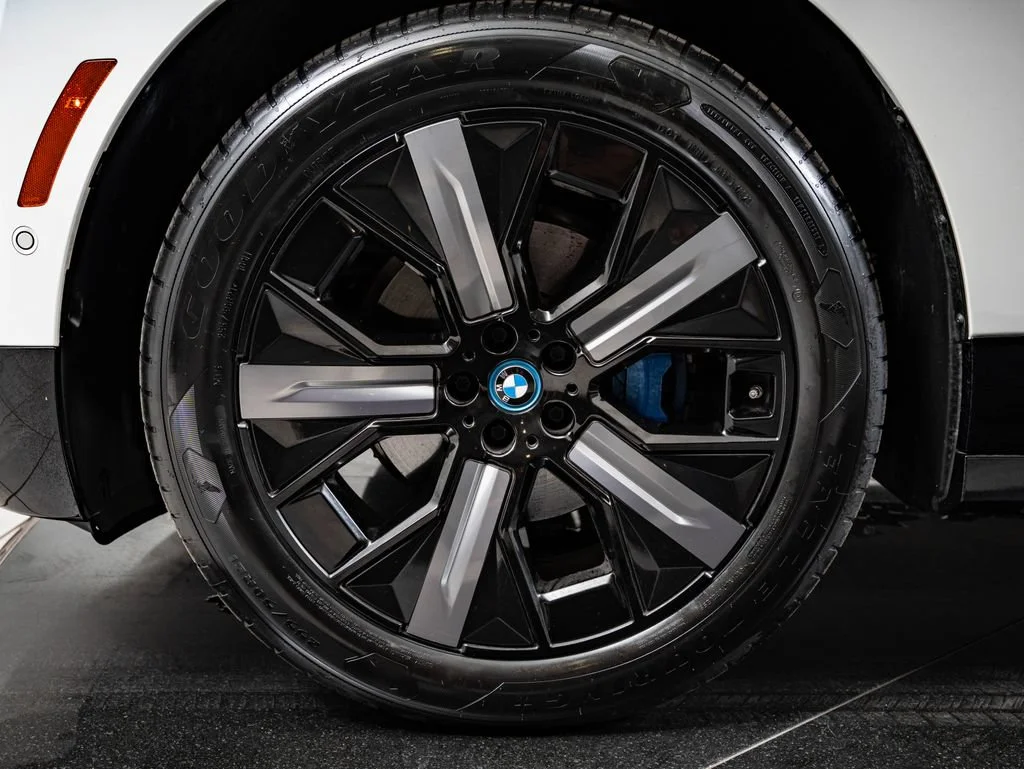 Certified Used 2025 Mineral White Metallic BMW xDrive50 image 13