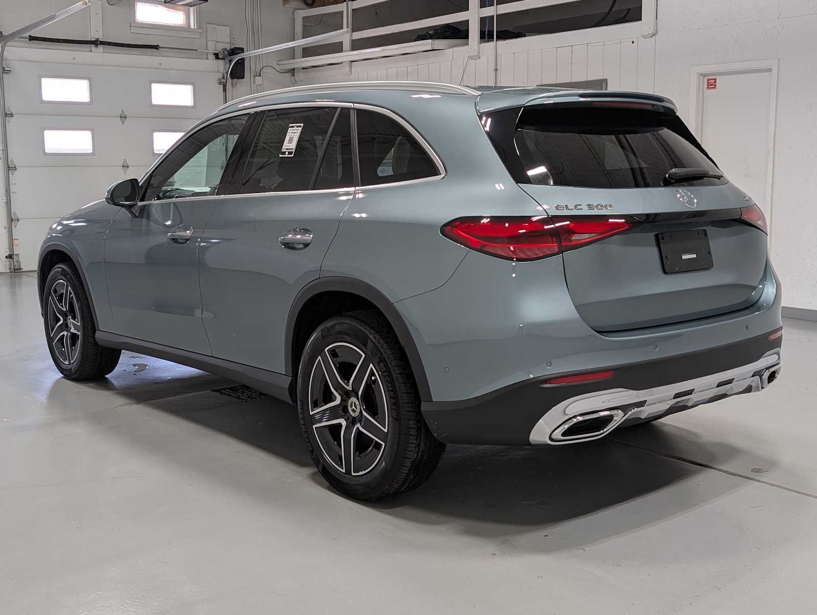 Used 2026 Verde Silver Metallic Mercedes-Benz GLC 300 image 10
