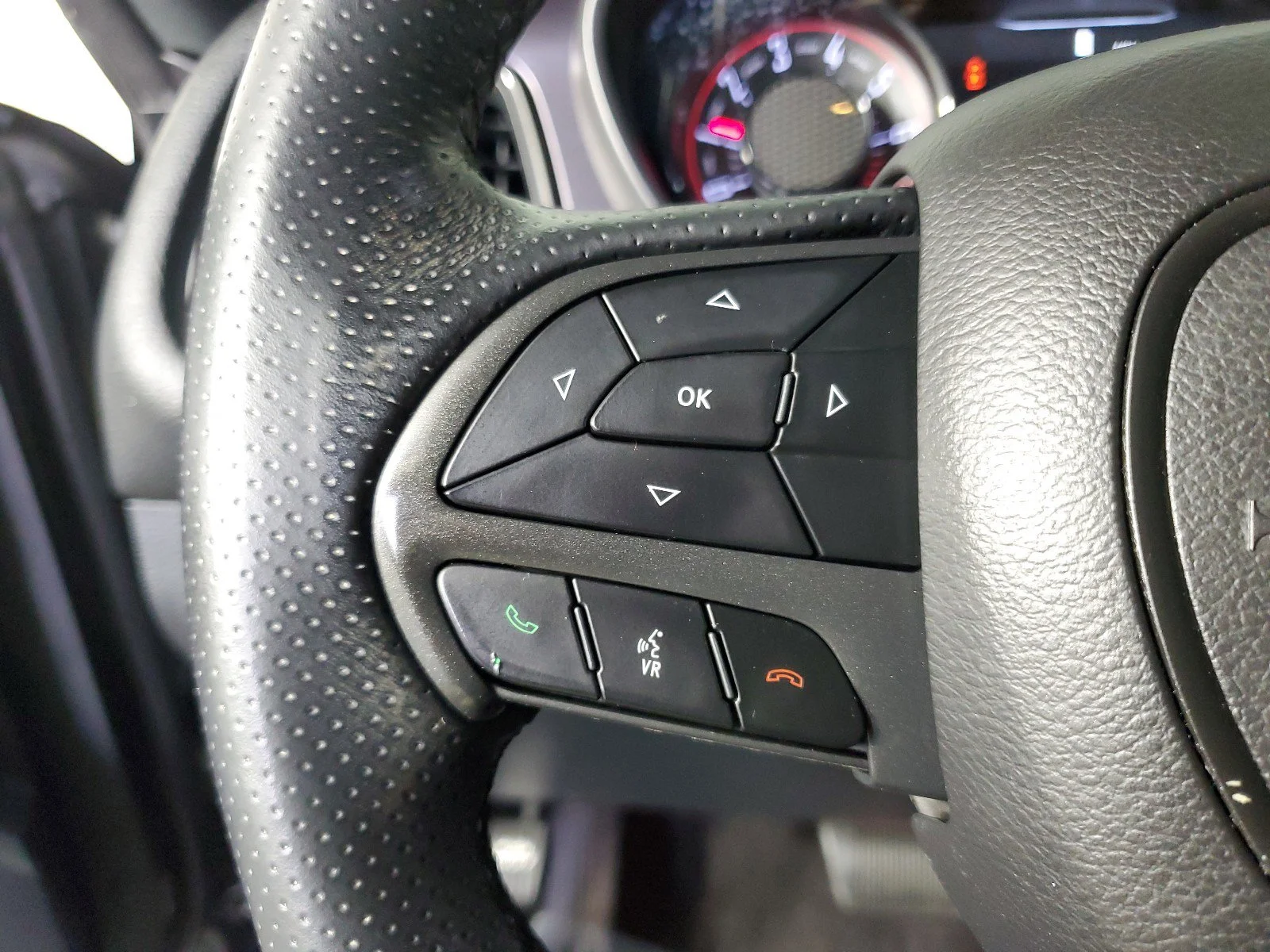 Used 2018 Pitch Black Clearcoat Dodge SXT image 25
