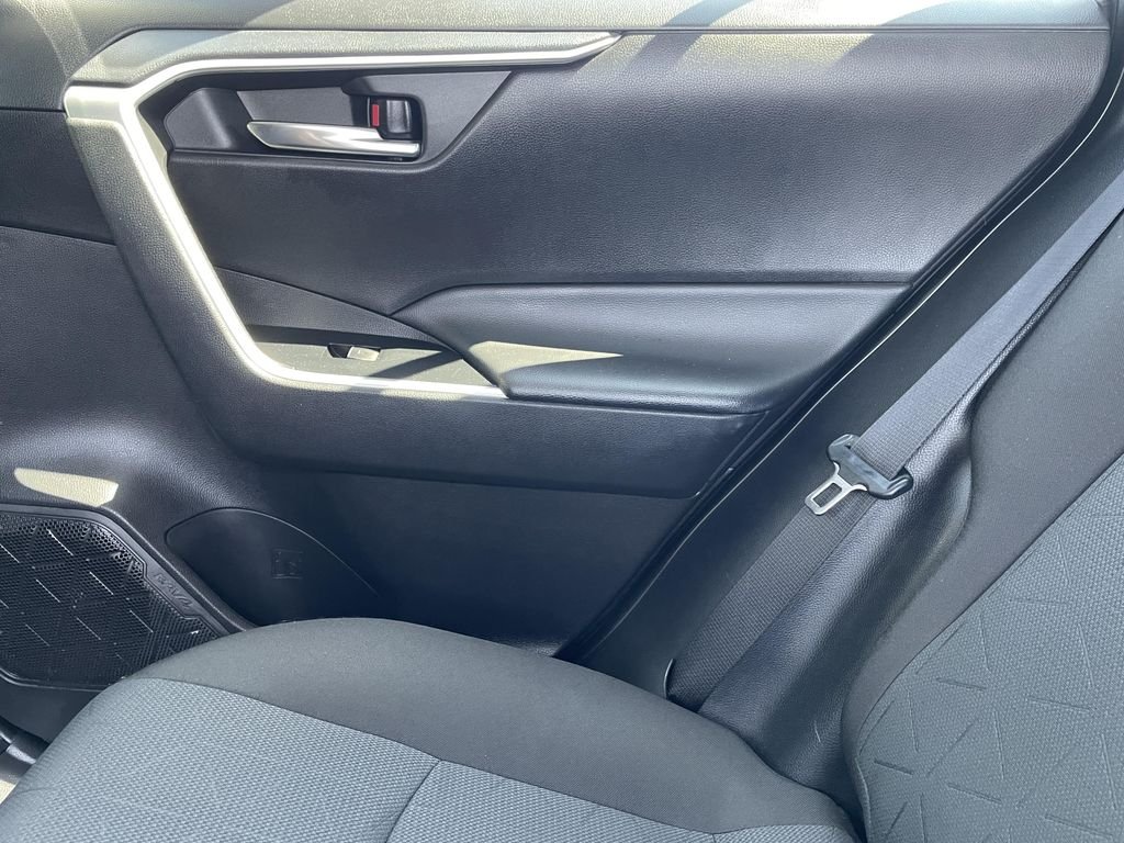 2024 Toyota RAV4 XLE - Photo 17