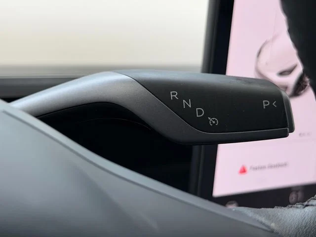 Used 2023 White Tesla Base image 18