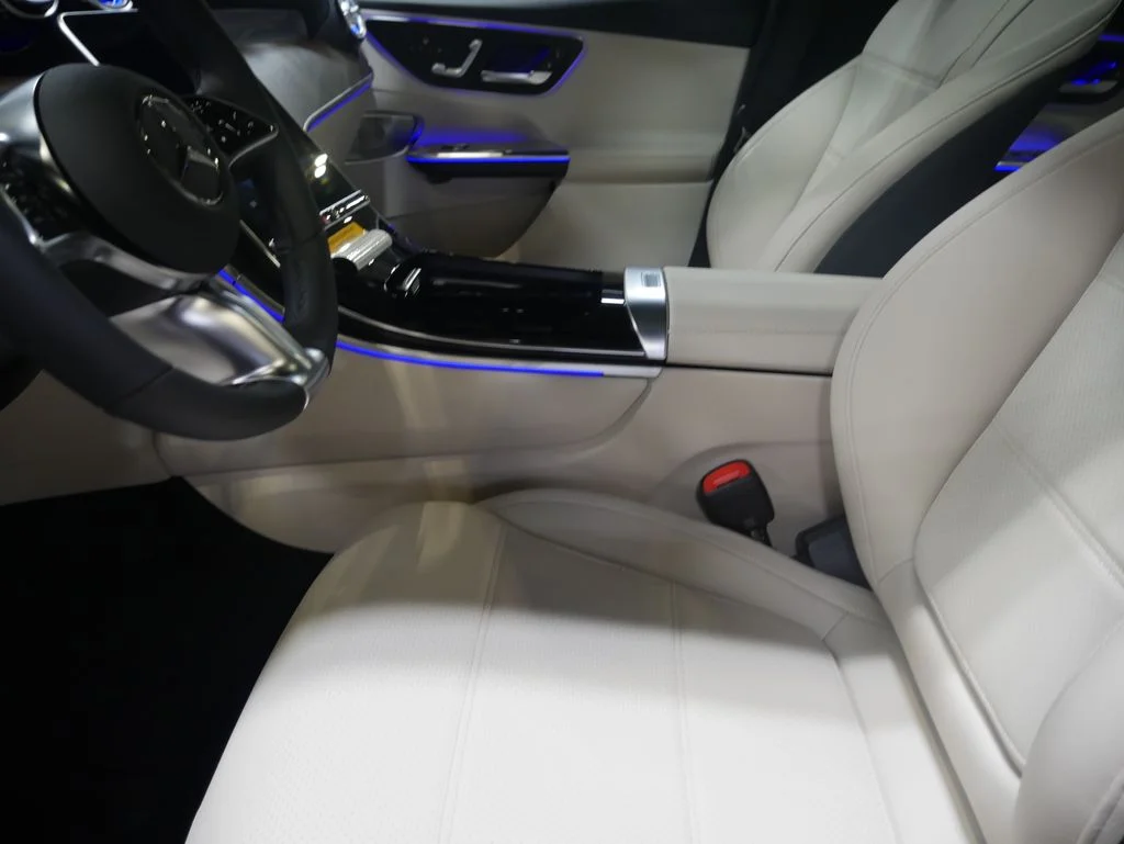 New 2026 Polar White Mercedes-Benz GLC 300 image 19