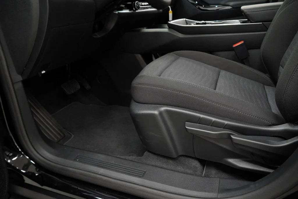 2027 Chevrolet Equinox LT - Photo 23