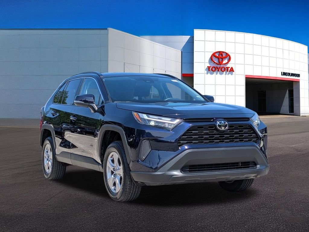 Used 2025  Toyota XLE image 7