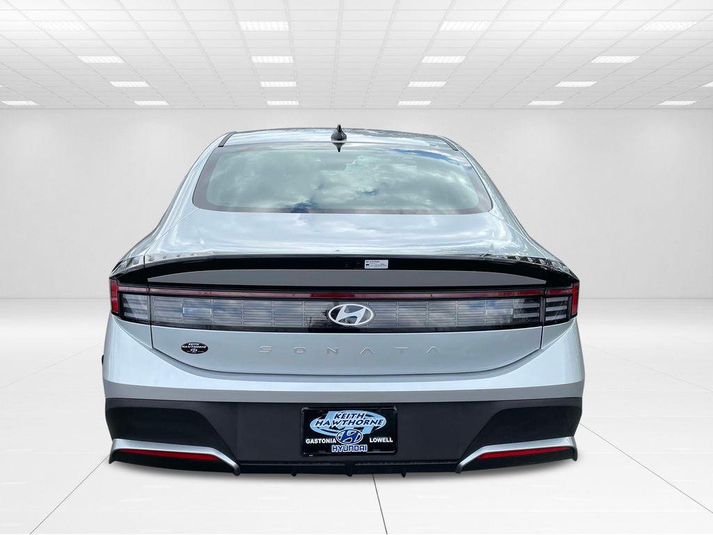 New 2025 Silver Hyundai SE image 6