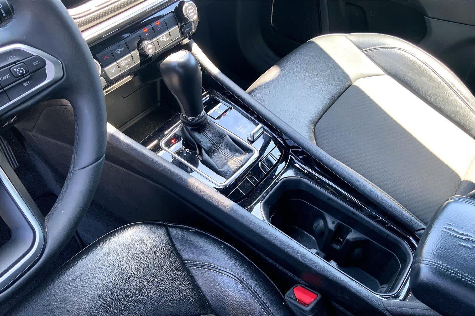 Used 2023 Granite Crystal Metallic Clearcoat Jeep Altitude image 16
