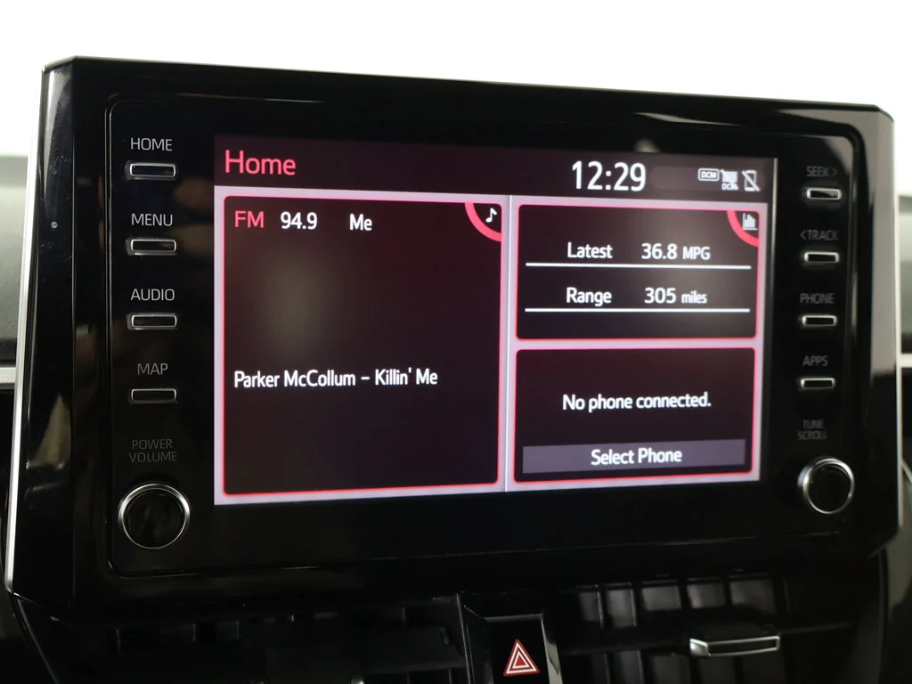Used 2019 White Toyota SE image 39