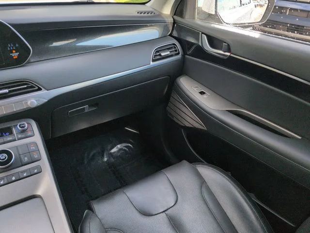 Used 2022 White Hyundai Limited image 17