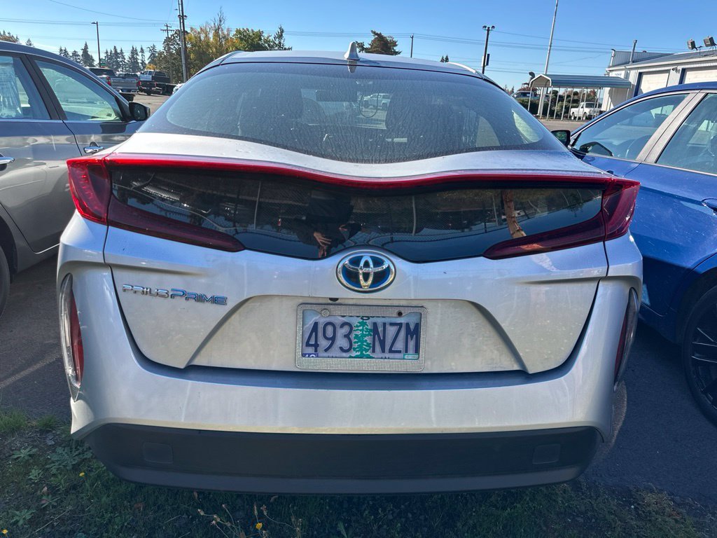 Used 2022 Classic Silver Metallic Toyota LE image 6