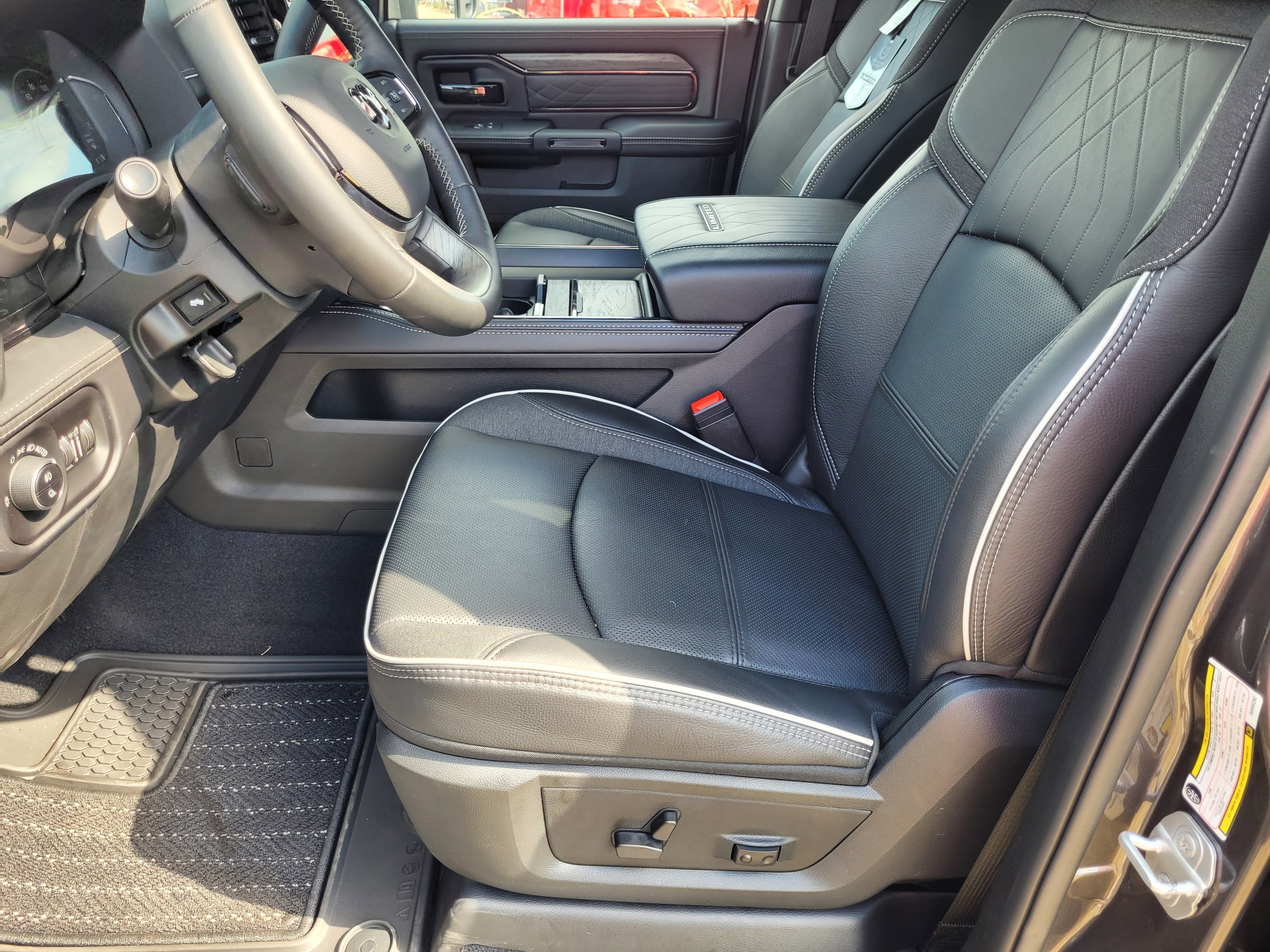 2025 RAM 3500 Limited - Photo 7