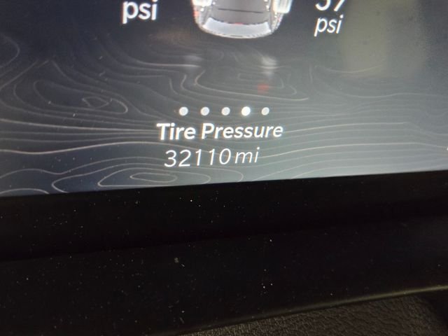 Used 2025 Red Jeep Altitude image 27