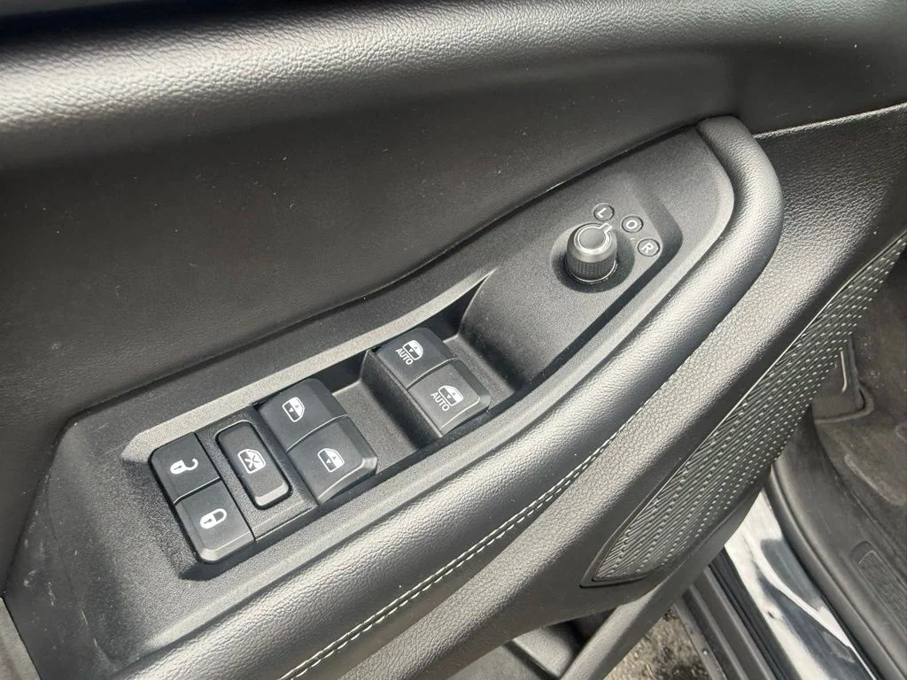 Used 2024 Black Jeep Altitude X image 11