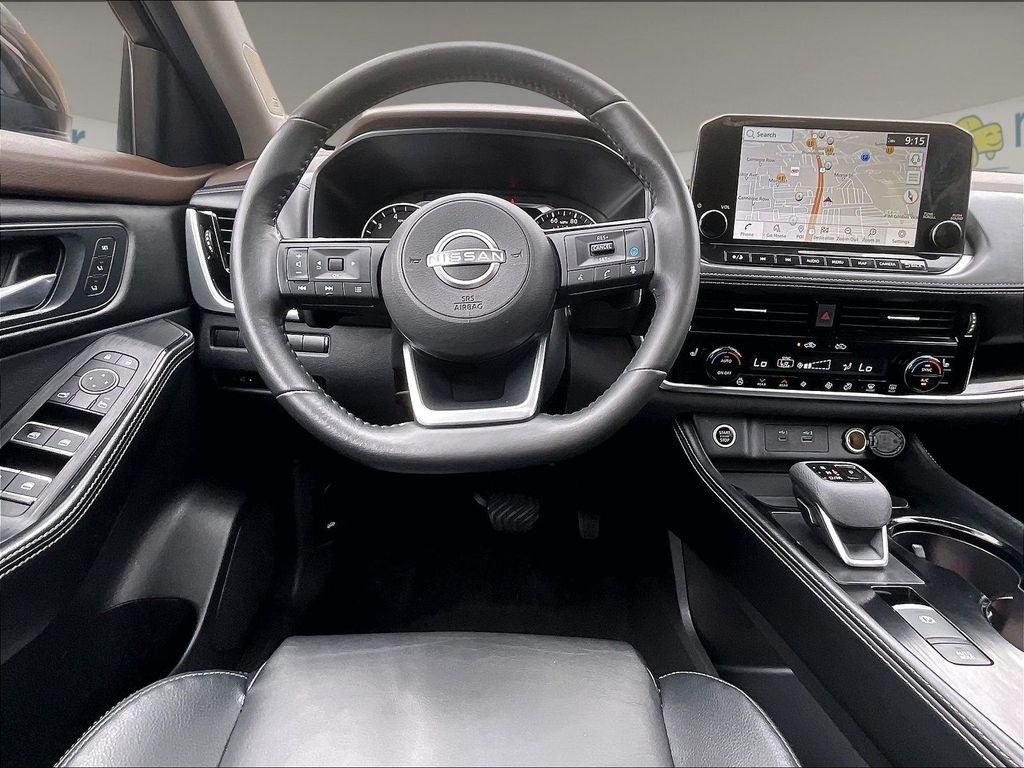Used 2023 Pearl White Tricoat/Super Black Nissan SL image 17