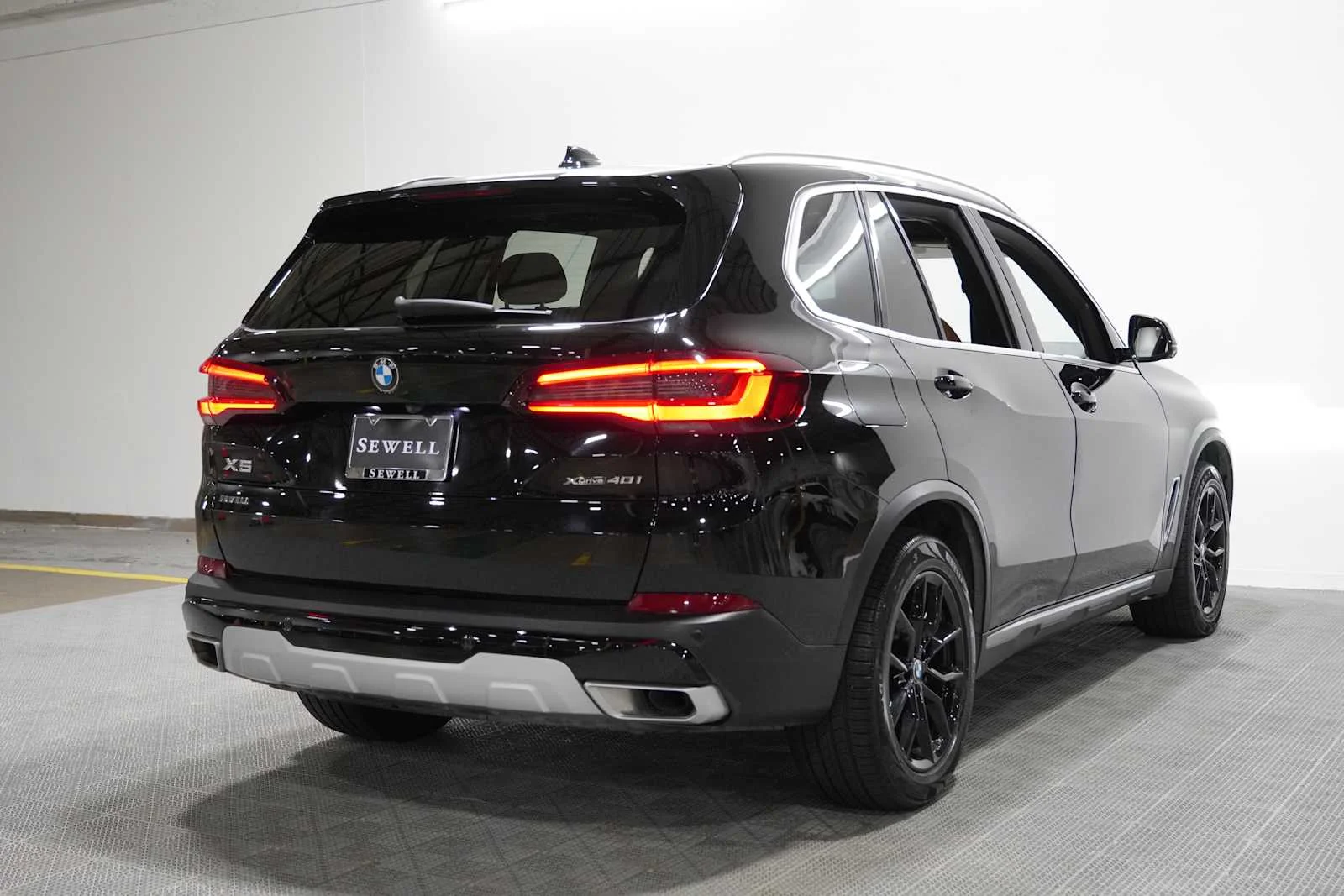 Used 2023 Jet Black BMW xDrive40i image 4