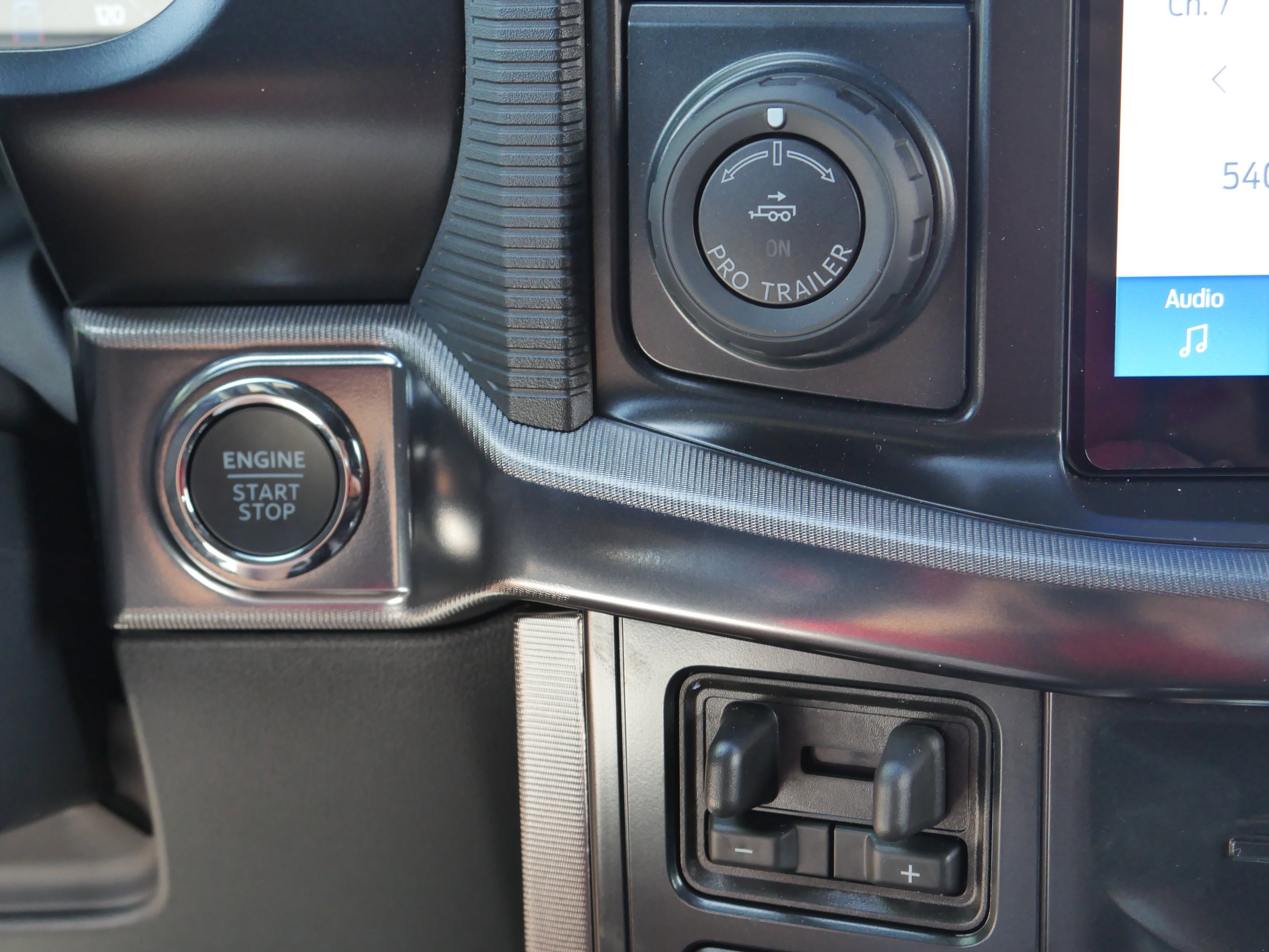 2026 Ford F-150 Platinum - Photo 10