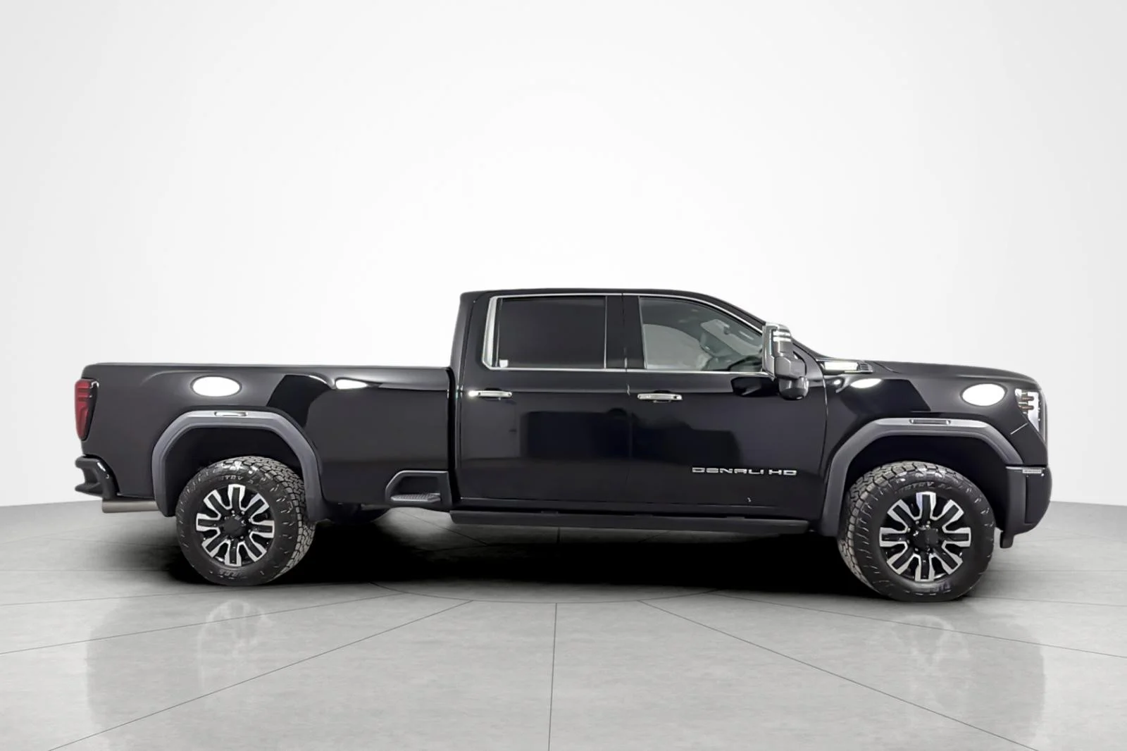 Used 2024 Onyx Black GMC 4WD Crew Cab 172 Denali Ultimate image 6