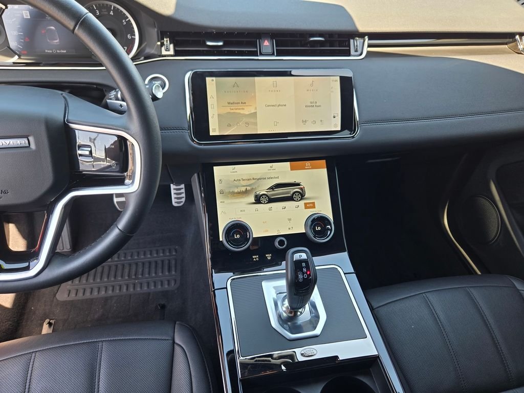 Used 2023 Red Land Rover R-Dynamic SE image 18